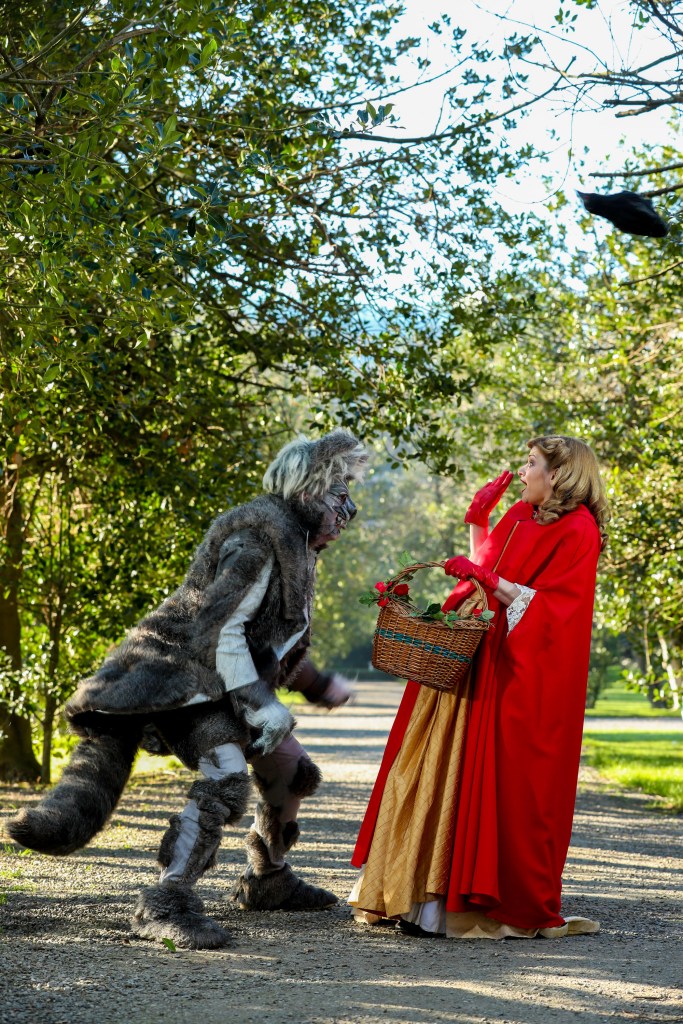 Photoshoot_storytelling_Entertainmentandevents_anpost__from_Blackthorn_Arts