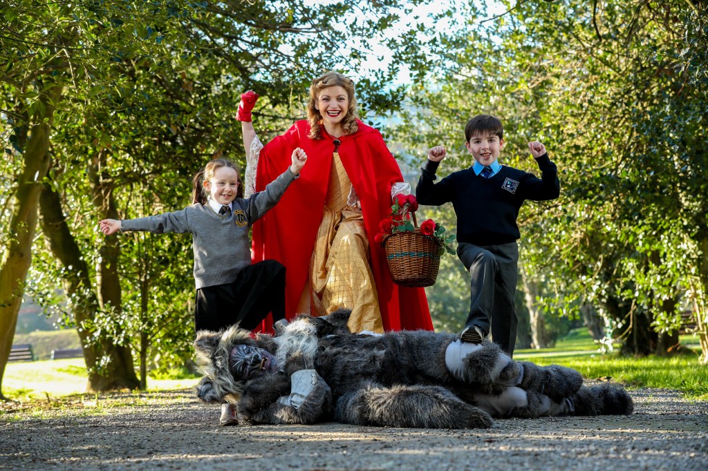 Photoshoot_storytelling_Entertainmentandevents_anpost__from_Blackthorn_Arts