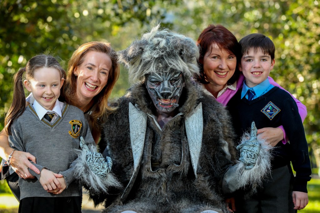 Photoshoot_storytelling_Entertainmentandevents_anpost__from_Blackthorn_Arts