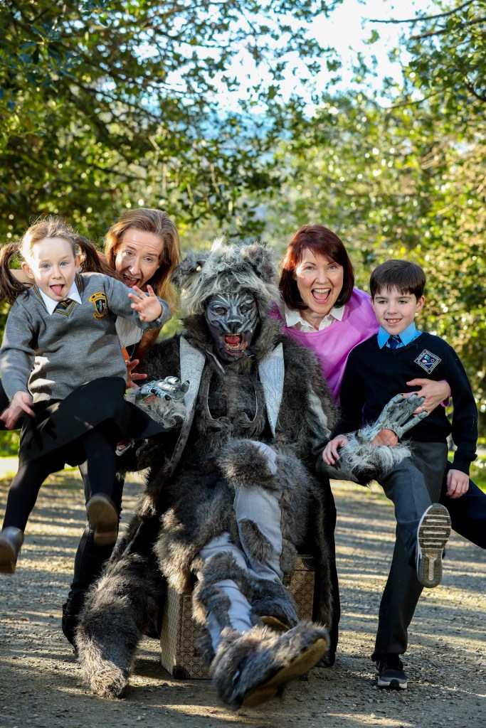 Photoshoot_storytelling_Entertainmentandevents_anpost__from_Blackthorn_Arts